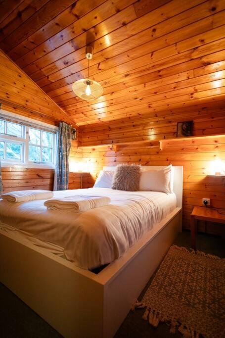 Cozy Norwegian Style Log In Rural Snowdonia - 2 Bedrooms & Parking By Seren Short Ffestiniog