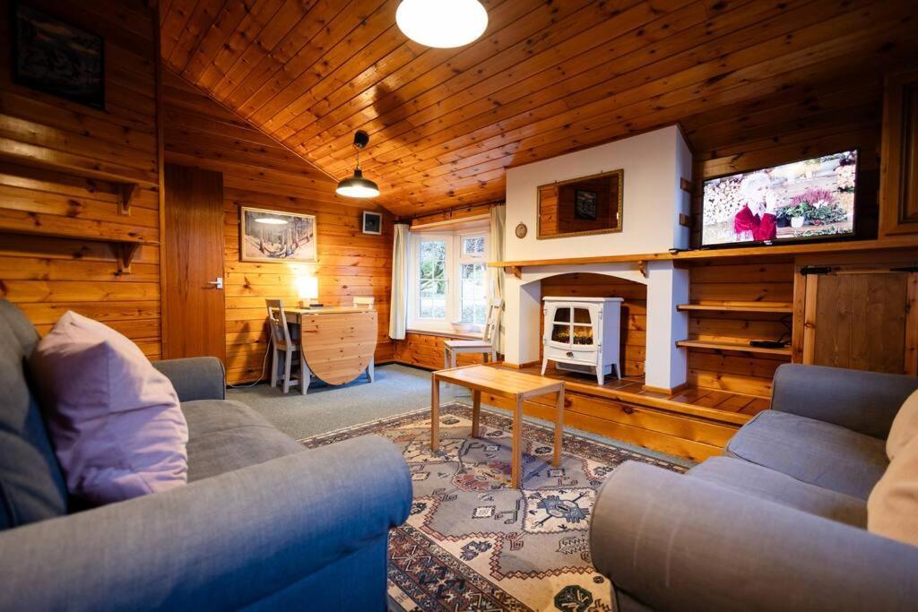 Cozy Norwegian Style Log In Rural Snowdonia - 2 Bedrooms & Parking By Seren Short Holiday home *