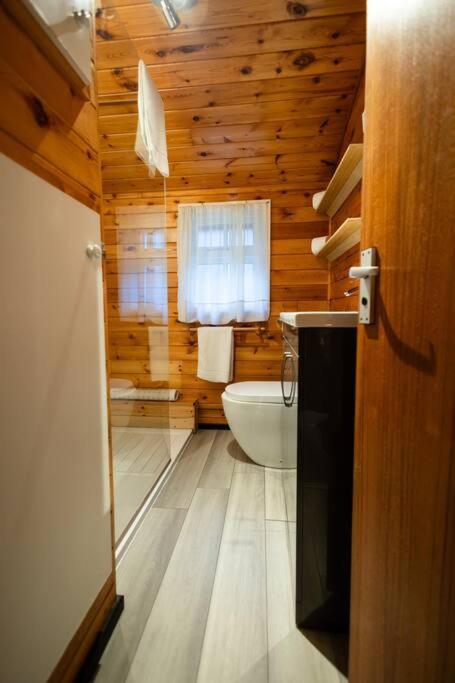 Cozy Norwegian Style Log In Rural Snowdonia - 2 Bedrooms & Parking By Seren Short Holiday home