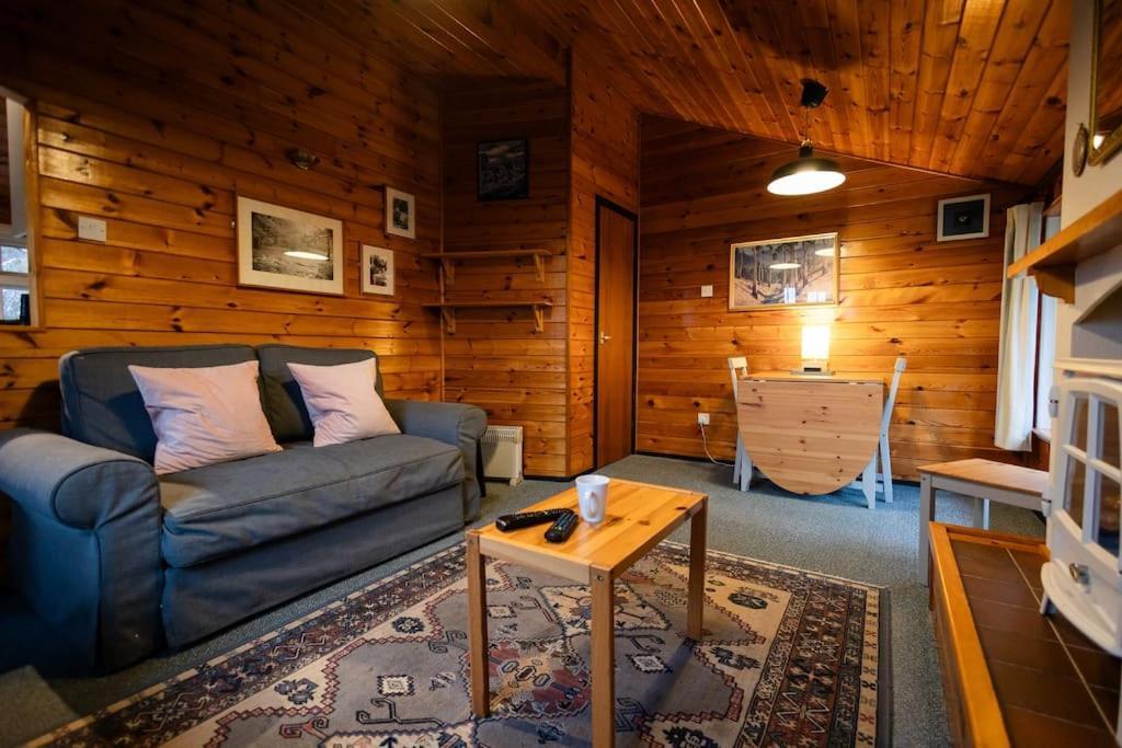 Cozy Norwegian Style Log In Rural Snowdonia - 2 Bedrooms & Parking By Seren Short