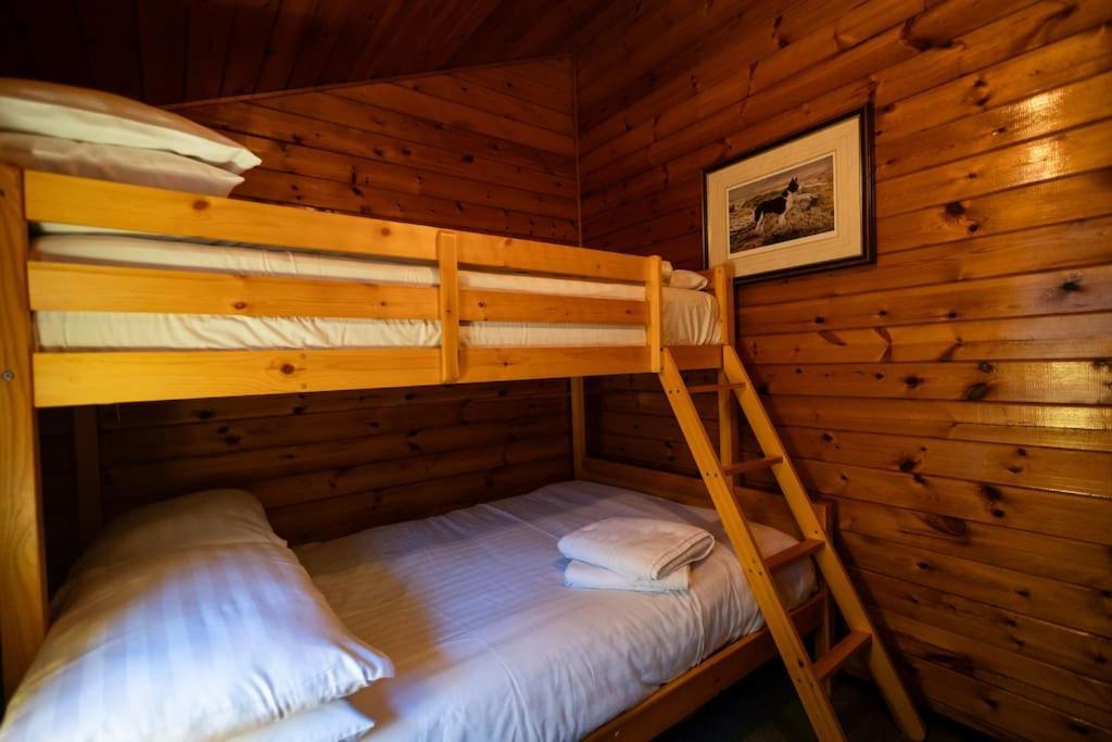 Cozy Norwegian Style Log In Rural Snowdonia - 2 Bedrooms & Parking By Seren Short Holiday home Ffestiniog