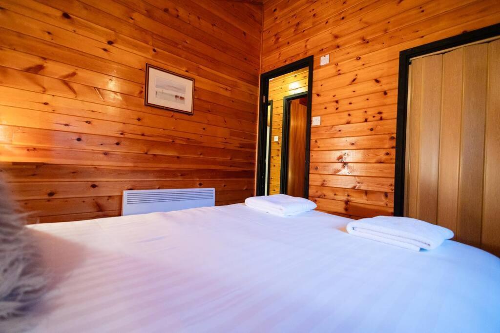 Cozy Norwegian Style Log In Rural Snowdonia - 2 Bedrooms & Parking By Seren Short Ffestiniog