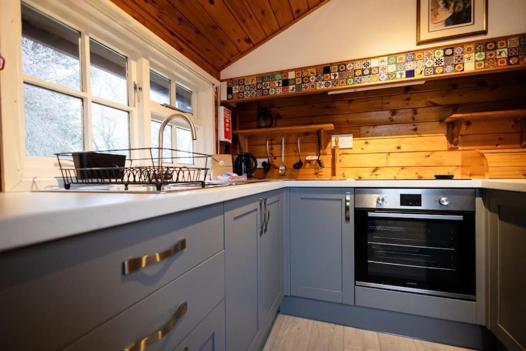 Cozy Norwegian Style Log In Rural Snowdonia - 2 Bedrooms & Parking By Seren Short Holiday home
