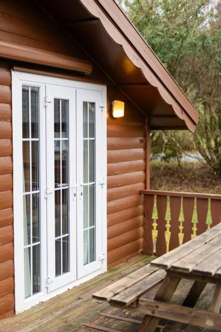 Cozy Norwegian Style Log In Rural Snowdonia - 2 Bedrooms & Parking By Seren Short Holiday home Ffestiniog