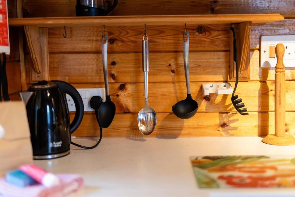 Cozy Norwegian Style Log In Rural Snowdonia - 2 Bedrooms & Parking By Seren Short *