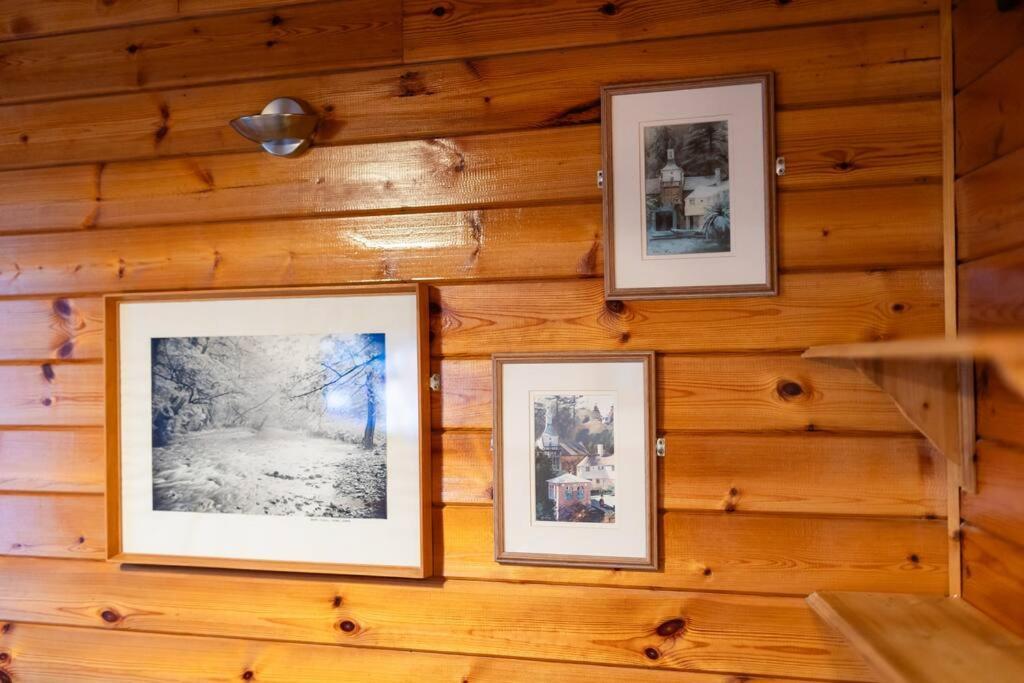Cozy Norwegian Style Log In Rural Snowdonia - 2 Bedrooms & Parking By Seren Short *
