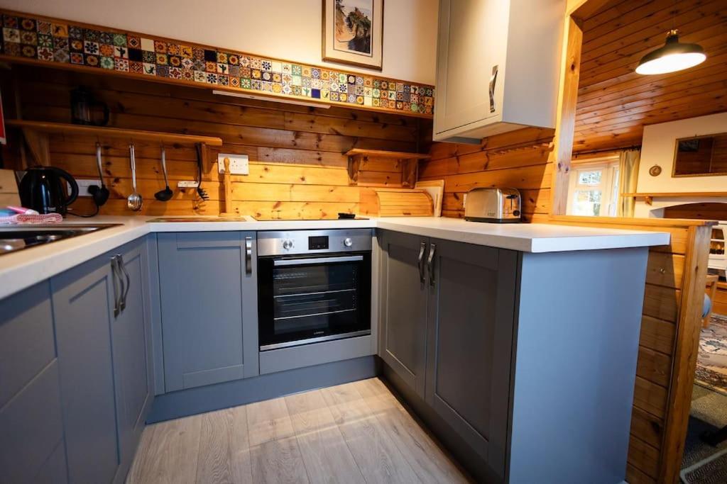Cozy Norwegian Style Log In Rural Snowdonia - 2 Bedrooms & Parking By Seren Short * Ffestiniog