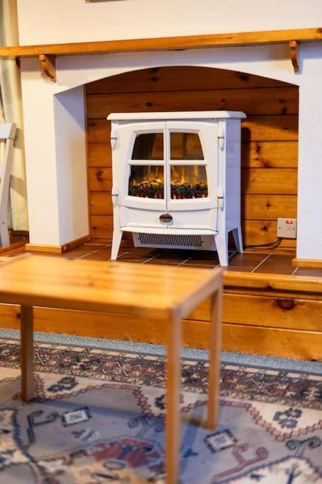 Cozy Norwegian Style Log In Rural Snowdonia - 2 Bedrooms & Parking By Seren Short Holiday home Ffestiniog