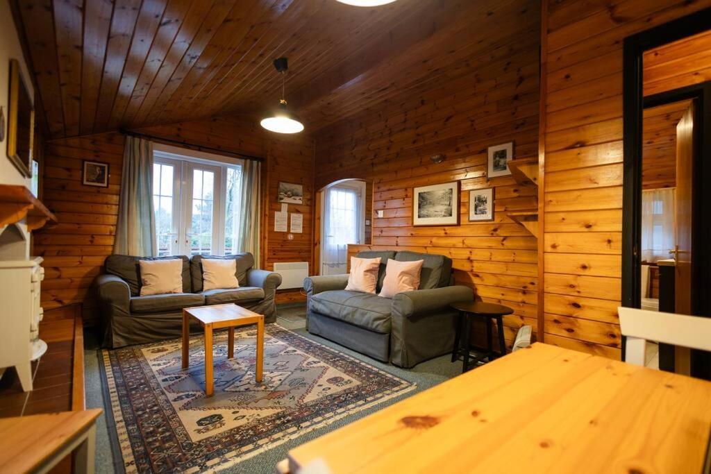 Cozy Norwegian Style Log In Rural Snowdonia - 2 Bedrooms & Parking By Seren Short *