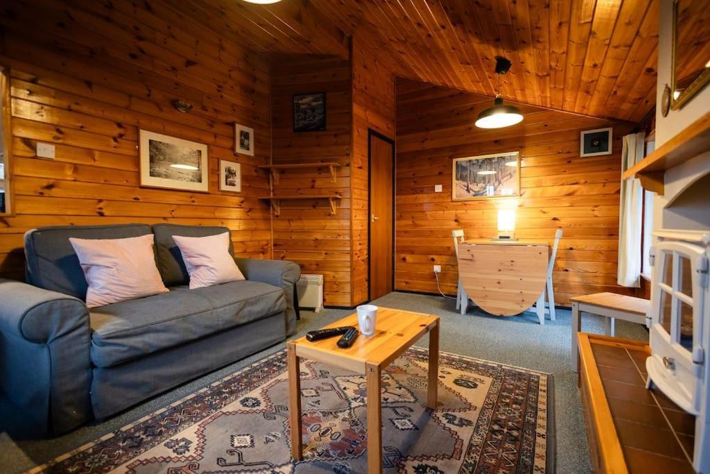 Cozy Norwegian Style Log In Rural Snowdonia - 2 Bedrooms & Parking By Seren Short Ffestiniog