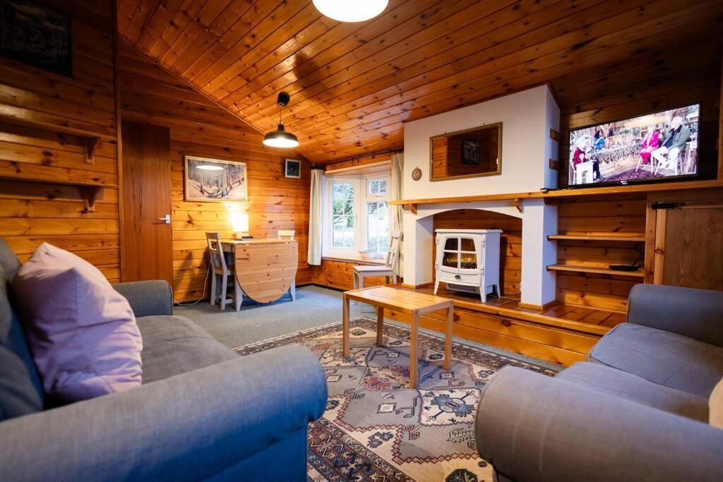 Cozy Norwegian Style Log In Rural Snowdonia - 2 Bedrooms & Parking By Seren Short * Ffestiniog