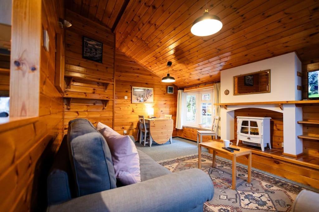 Cozy Norwegian Style Log In Rural Snowdonia - 2 Bedrooms & Parking By Seren Short Vakantiehuis *